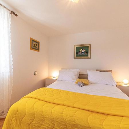 5 Bedroom Cozy Home In Okrug Donji Donji Okrug  Dış mekan fotoğraf