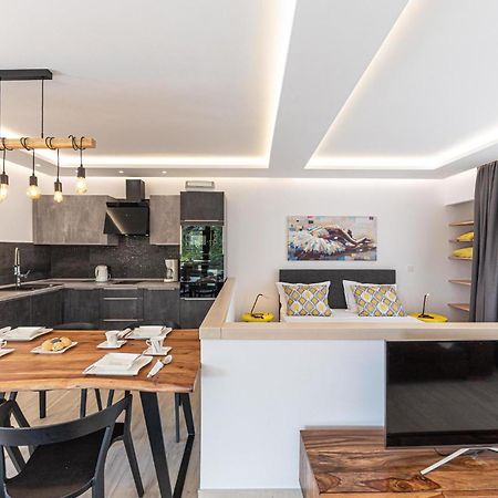 5 Bedroom Cozy Home In Okrug Donji Donji Okrug  Dış mekan fotoğraf