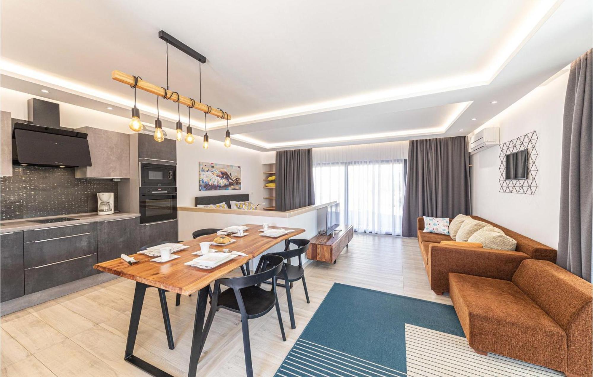 5 Bedroom Cozy Home In Okrug Donji Donji Okrug  Dış mekan fotoğraf