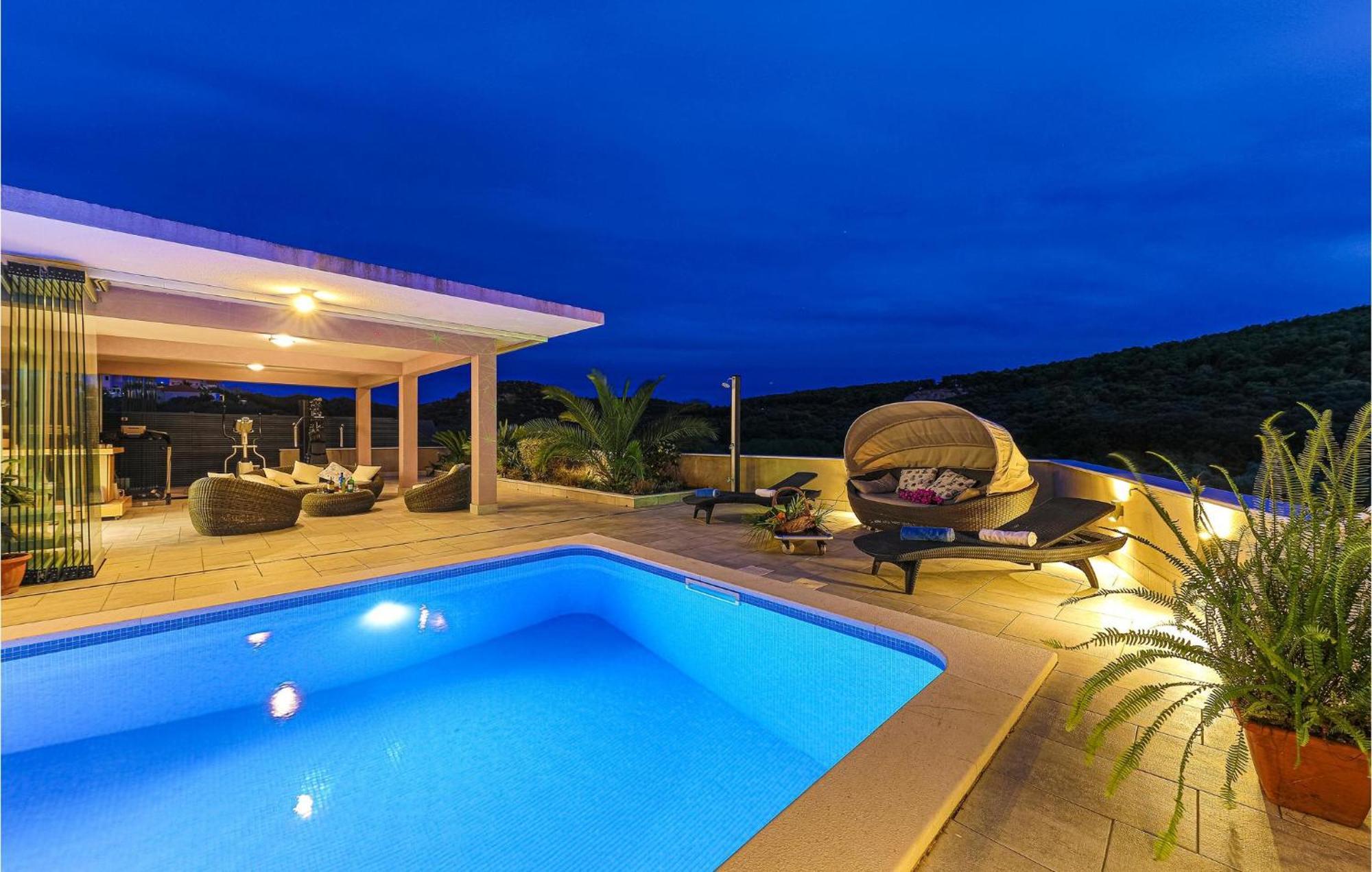 5 Bedroom Cozy Home In Okrug Donji Donji Okrug  Dış mekan fotoğraf