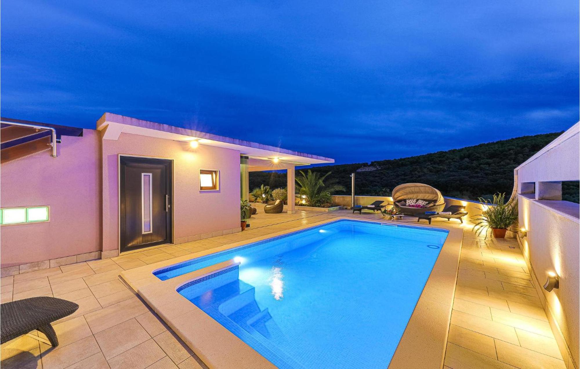 5 Bedroom Cozy Home In Okrug Donji Donji Okrug  Dış mekan fotoğraf