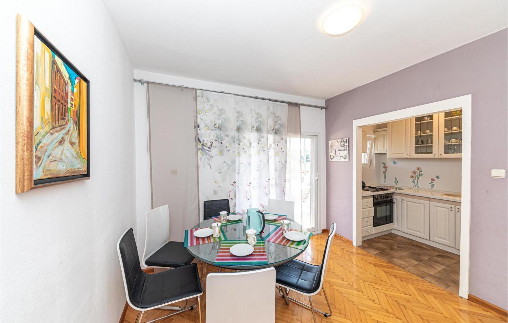 5 Bedroom Cozy Home In Okrug Donji Donji Okrug  Dış mekan fotoğraf
