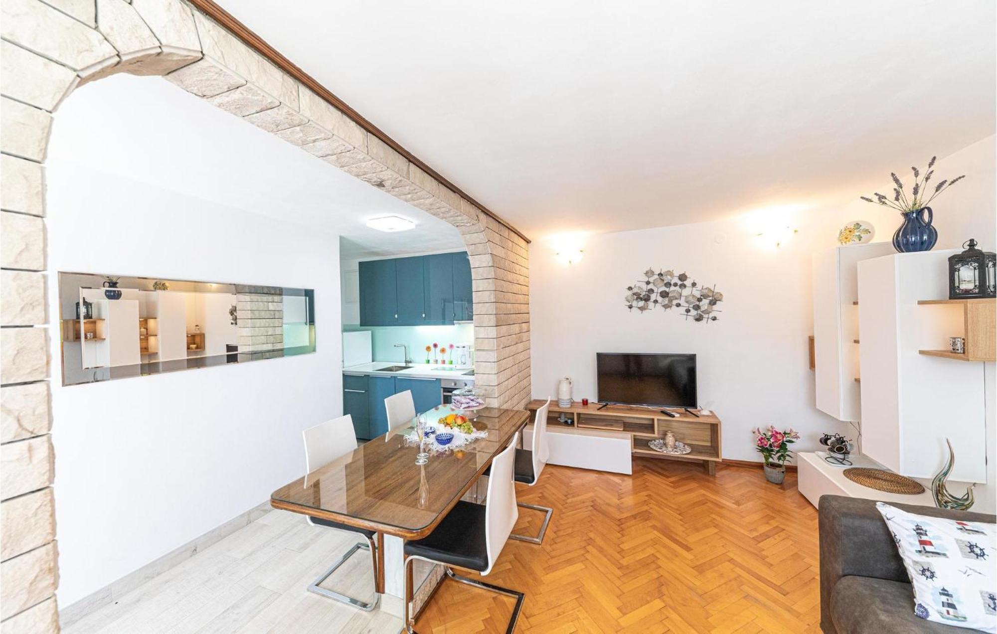 5 Bedroom Cozy Home In Okrug Donji Donji Okrug  Dış mekan fotoğraf