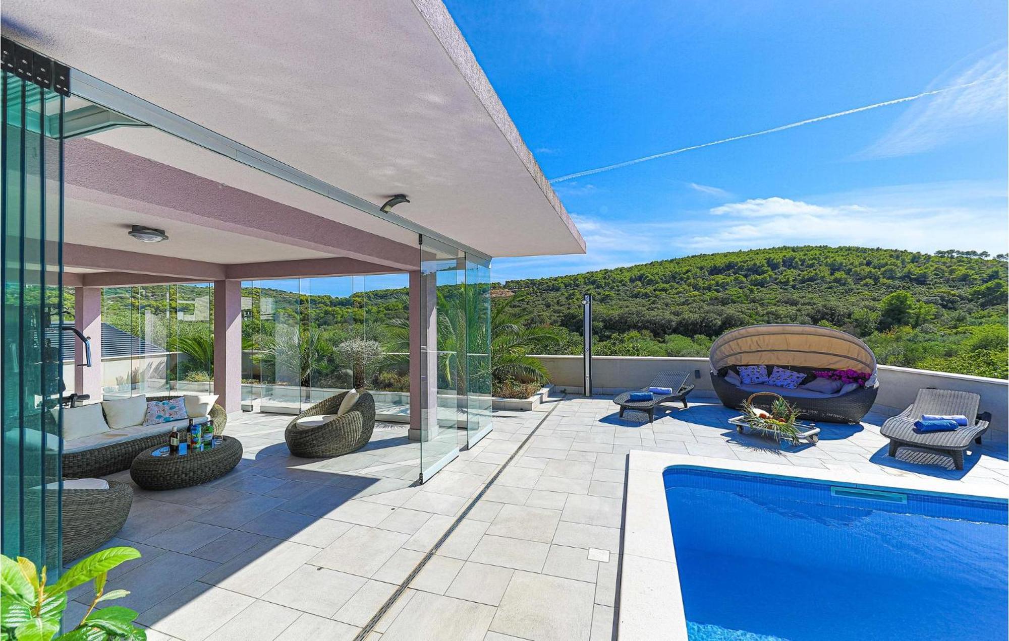 5 Bedroom Cozy Home In Okrug Donji Donji Okrug  Dış mekan fotoğraf