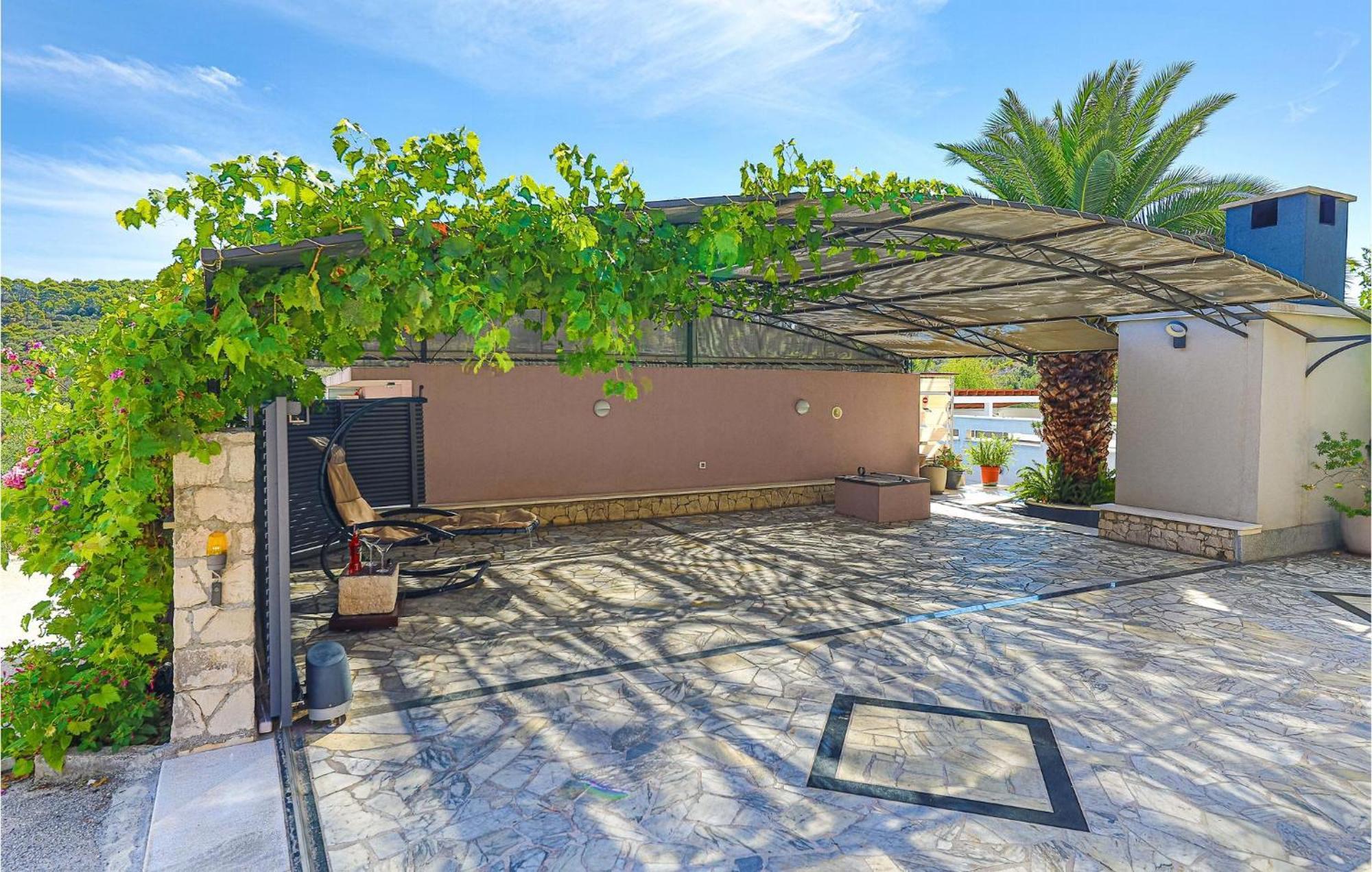 5 Bedroom Cozy Home In Okrug Donji Donji Okrug  Dış mekan fotoğraf