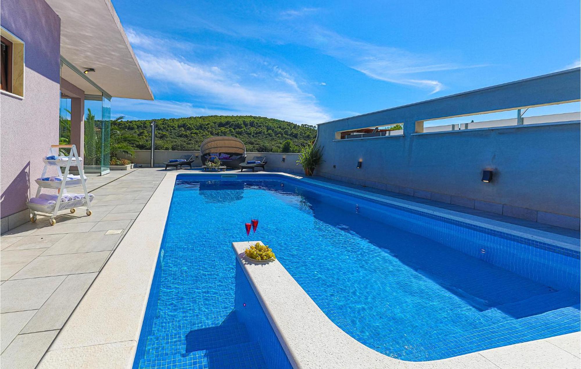 5 Bedroom Cozy Home In Okrug Donji Donji Okrug  Dış mekan fotoğraf