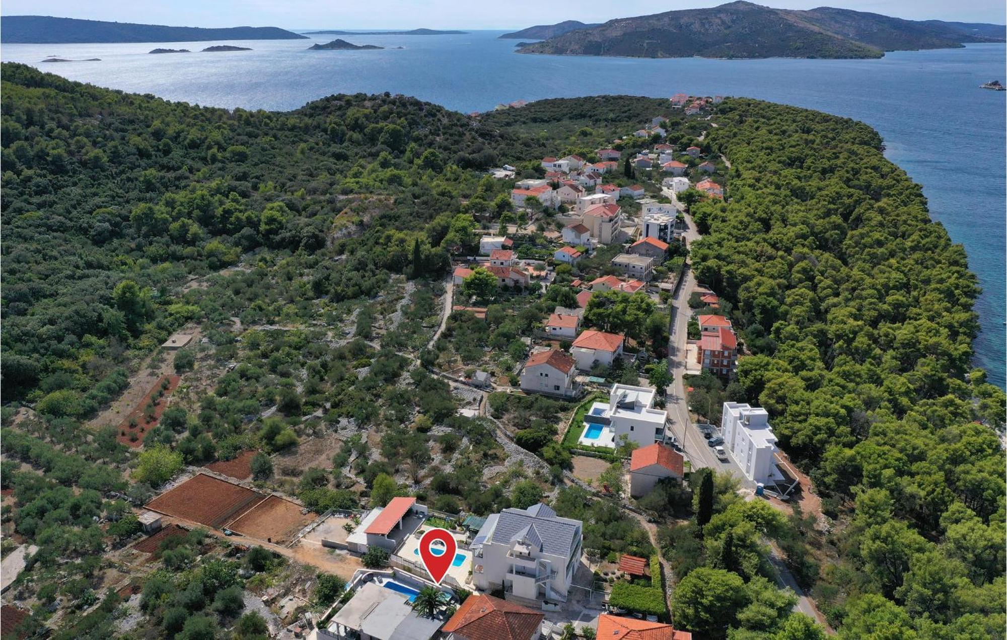 5 Bedroom Cozy Home In Okrug Donji Donji Okrug  Dış mekan fotoğraf
