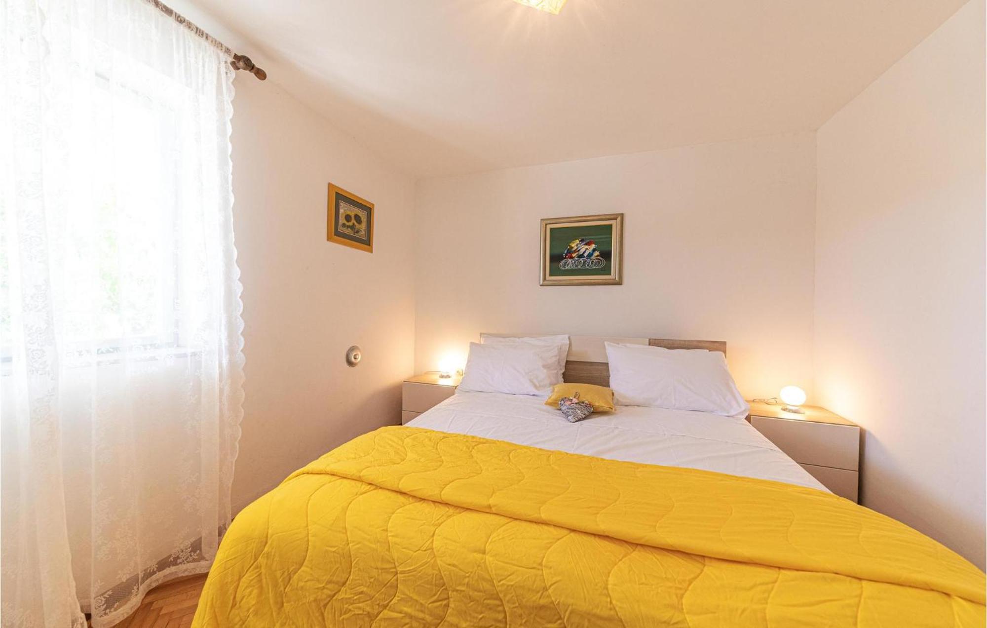 5 Bedroom Cozy Home In Okrug Donji Donji Okrug  Dış mekan fotoğraf