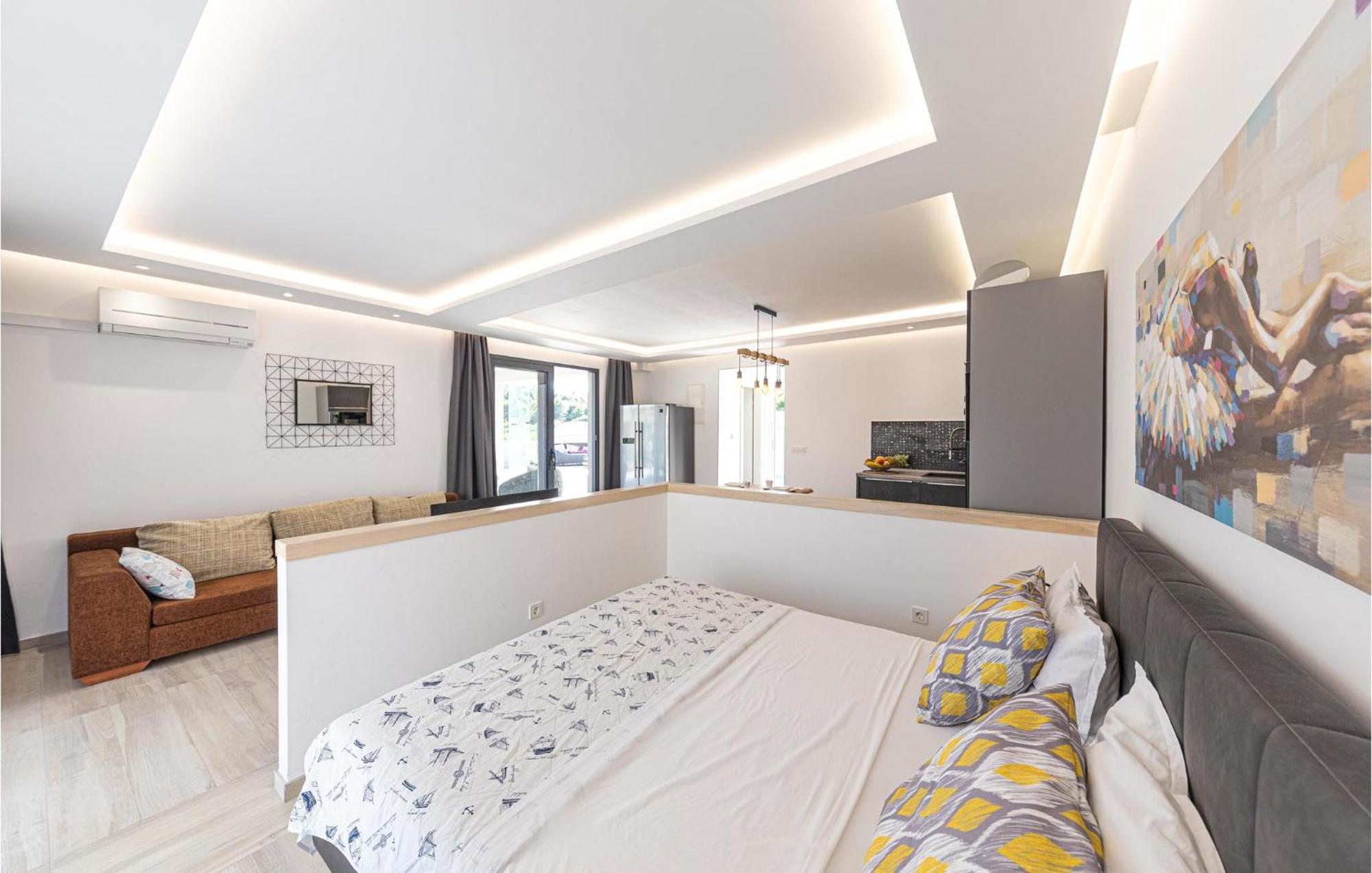 5 Bedroom Cozy Home In Okrug Donji Donji Okrug  Dış mekan fotoğraf