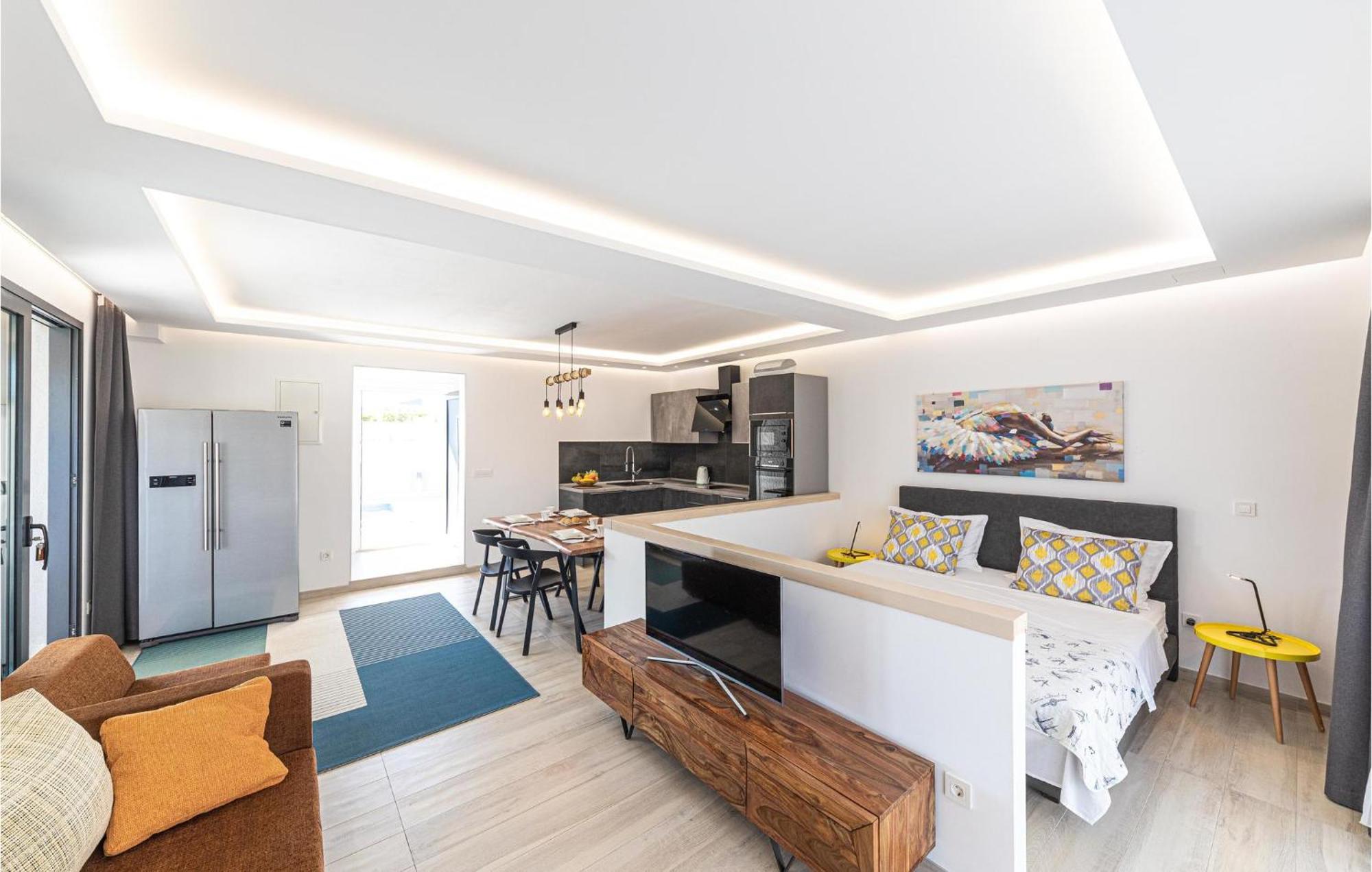 5 Bedroom Cozy Home In Okrug Donji Donji Okrug  Dış mekan fotoğraf
