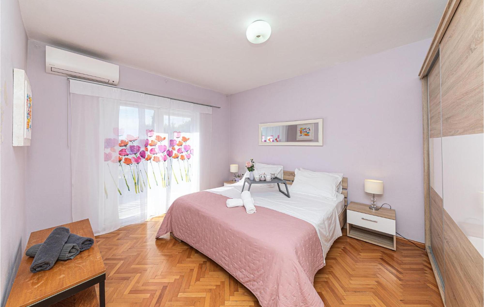 5 Bedroom Cozy Home In Okrug Donji Donji Okrug  Dış mekan fotoğraf
