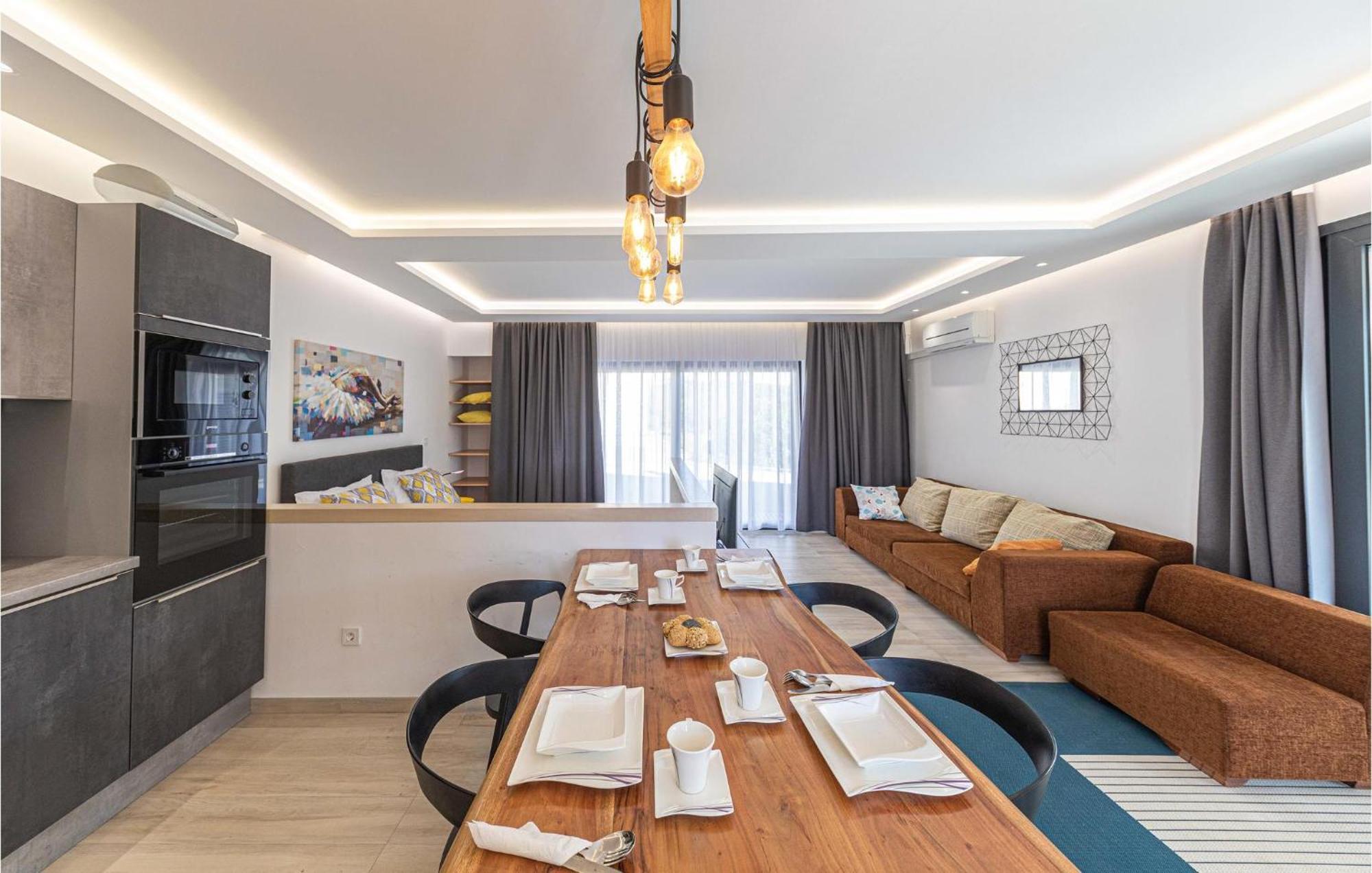 5 Bedroom Cozy Home In Okrug Donji Donji Okrug  Dış mekan fotoğraf