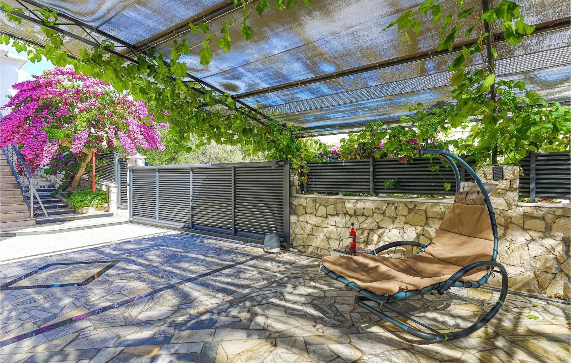5 Bedroom Cozy Home In Okrug Donji Donji Okrug  Dış mekan fotoğraf