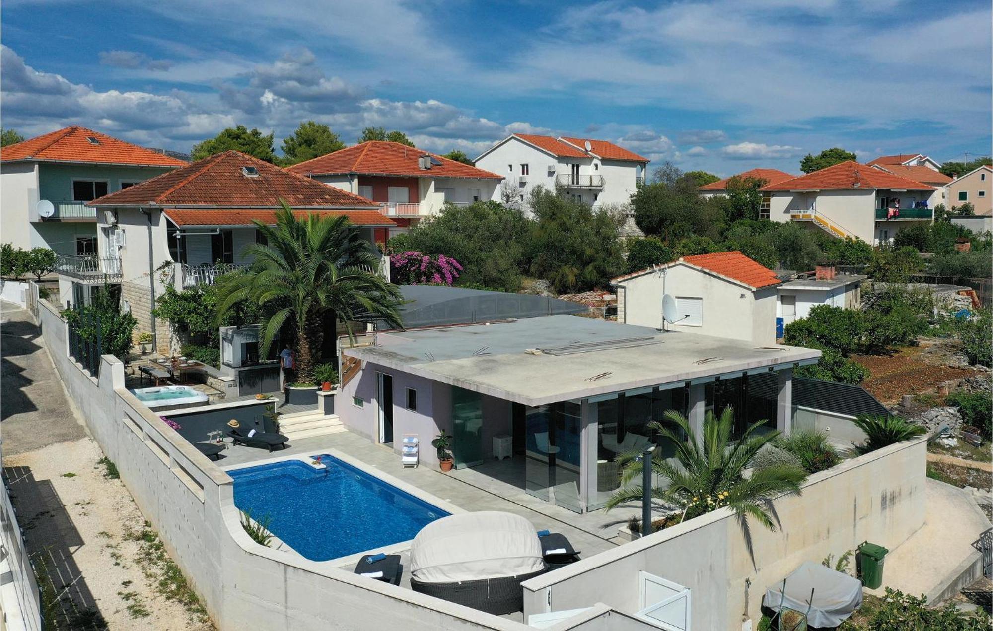 5 Bedroom Cozy Home In Okrug Donji Donji Okrug  Dış mekan fotoğraf