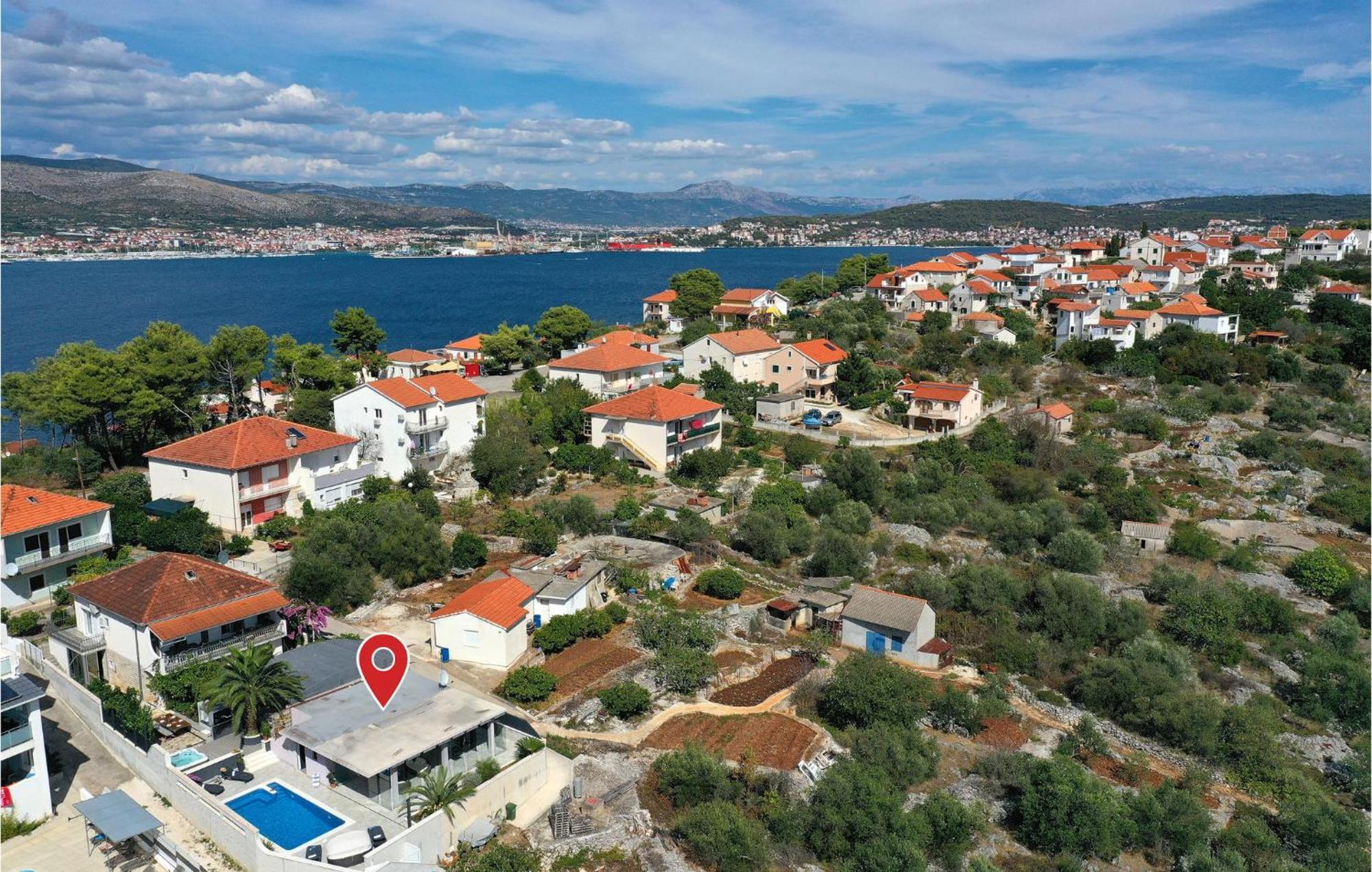 5 Bedroom Cozy Home In Okrug Donji Donji Okrug  Dış mekan fotoğraf